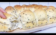 波兰种全麦小软欧，全麦粉富含丰富的膳食纤维，在好吃和健康中达到完美的平衡点。