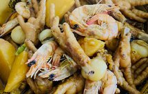 好吃的鸡爪、明虾、土豆、墨鱼仔煲