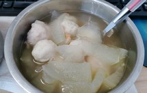 电饭盒火锅丸子海米冬瓜汤