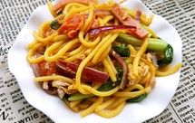 炒杂蔬玉米面条