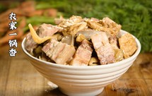 自制魔芋豆腐，和五花肉白辣椒一起炖，做成一道农家一锅香