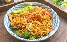 简单快手的油菜鸡蛋炒方便面
