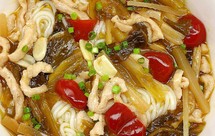 一人食‼️ 酸菜肉丝米线