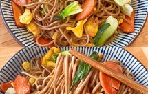 减脂餐｜鸡蛋火腿炒荞麦面，快手又好吃