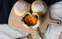 咸蛋黄豆沙面包