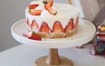 6寸草莓酸奶慕斯