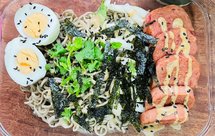 荞麦面条简餐便当