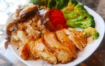 照烧鸡排饭（糙米饭（煎出鲜嫩多汁的鸡胸肉