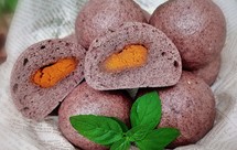 黑米面咸蛋黄馅小馒头