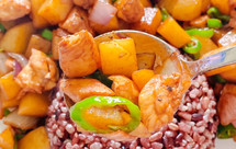 低脂又饱腹！土豆鸡胸肉三色糙米盖饭