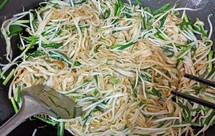 潮汕韭菜豆芽炒粿条