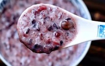 燕麦紫米牛奶粥，绝绝紫的减脂杂粮粥！