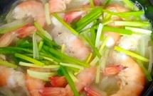 基围虾煲萝卜丝汤