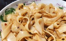 简易快手口感好的凉皮(小贴士附:自制米粉皮)——中式一日三餐(一)