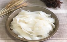 凉皮？！面皮？！酿皮？！面筋？！管它叫什么呢？！好吃就行了！