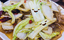 解决火锅剩菜？一道好吃的白菜炒红薯粉条