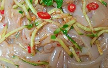 自制红薯粉皮凉拌（也叫拉皮)