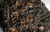 用蕨根粉做蚂蚁上树