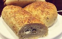 全麦谷物核桃软欧包（含小麦胚芽和藜麦）