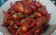 汤汁巨香拌面无敌的蒜蓉香辣小龙虾