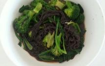 蕨根粉拌菠菜西兰花