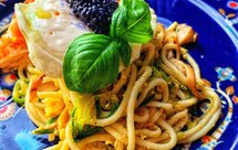 减肥路上用蔬菜取代碳水 — 班尼迪克蛋海虾鱼籽白酱意面