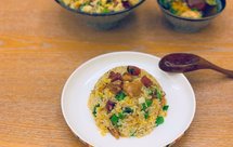 鸡肉腊肠红虾干四季豆炒饭