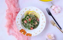 奶香浓郁，面条爽滑～蘑菇北极虾炒菠菜面