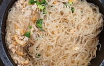 鱿鱼丝虾米粉丝煲