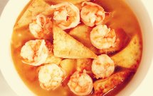 鲜掉眉毛的白虾豆腐煲