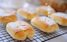 省时省力又美味的大米面包你吃过吗？烤好后满屋飘香，外酥内糯