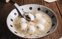 桂花酒酿藕粉糊配汤圆