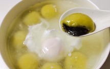 醪糟鸡蛋黄米汤圆