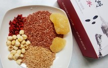 红米燕麦米莲子粥