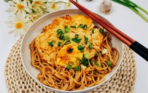 火遍全网的荷包蛋焖面-荞麦面版