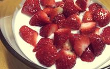 草莓大麦西米酸奶