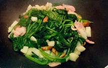 鲜贝培根炒菠菜