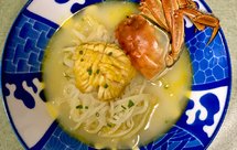 中餐厅小林哥探班发展的豪华版大闸蟹萝卜面无骨鲫鱼汤配鲍鱼（附鱼肉做狗子零食鱼肉松）