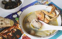 海陆空总汇汤(鸽子山鸡大闸蟹鲍鱼汤)