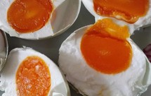 四步包出油30天可起沙~超简单家常版咸鸭蛋