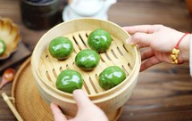 咸蛋黄肉松青团