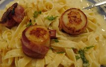 椰香奶油意面配培根仙贝卷