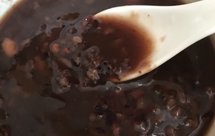 红米黑米红豆花生粥