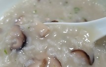 皮蛋瘦肉粥，味道和颜色这才对滴