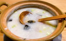 广式砂锅皮蛋瘦肉粥
