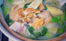 河蚌春笋汤-一直不懂如何挑选和处理河蚌，菜场老板教了我一招，果然肉质鲜嫩、不老不腥