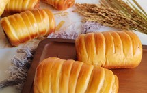 咸蛋黄肉松小吐司