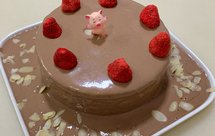 快乐的巧克力草莓蛋糕【无油少糖、极简黄豆粉蛋糕】