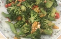 咸鸭蛋黄蒜炒西兰花