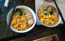 猪脚滚白豆腐鸭蛋火腿肠炒小青菜面